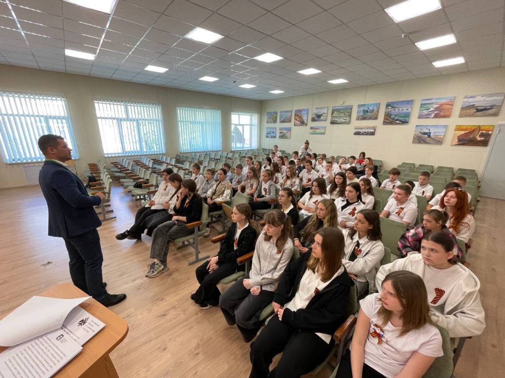 Ученикам Генической школы №3 рассказали о роли Красной Армии в разгроме фашистов Ученикам Генической школы №3 рассказали о роли Красной Армии в разгроме фашистов
