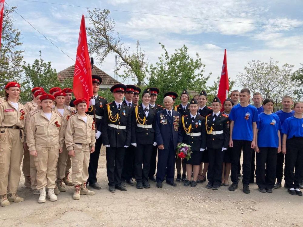 Ветерану из Сивашского устроили персональный парад ко Дню Победы Ветерану из Сивашского устроили персональный парад ко Дню Победы