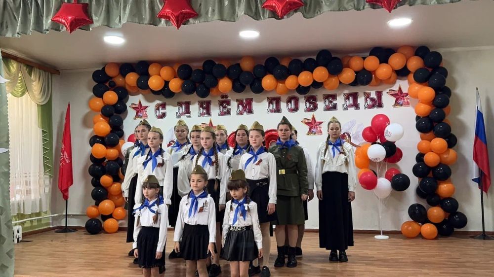 В Ровненской школе Генического района состоялся праздничный концерт ко Дню Победы В Ровненской школе Генического района состоялся праздничный концерт ко Дню Победы