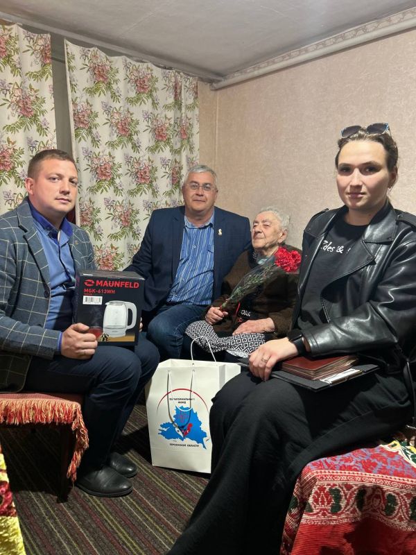 Представители Молодежного совета ТФОМС Херсонской области посетили ветеранов ВОВ Представители Молодежного совета ТФОМС Херсонской области посетили ветеранов ВОВ