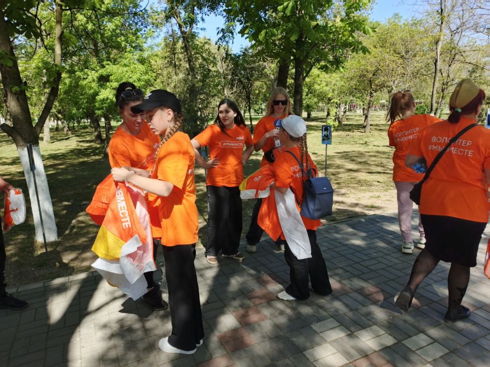 К 5 летию Всероссийского движения #МЫВМЕСТЕ в "Парке Культуры и отдыха " добровольцы раздали значки #МЫВМЕСТЕ К 5 летию Всероссийского движения #МЫВМЕСТЕ в "Парке Культуры и отдыха " добровольцы раздали значки #МЫВМЕСТЕ