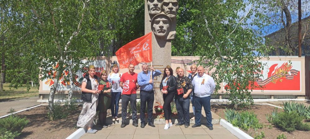 В канун празднования 80-летия Великой Победы руководство и коллектив Мелитопольского локомотивного депо Мелитополь-Херсонского филиала ФГУП «ЖДН» торжественно почтили память погибших железнодорожников Великой Отечественной... В канун празднования 80-летия Великой Победы руководство и коллектив Мелитопольского локомотивного депо Мелитополь-Херсонского филиала ФГУП «ЖДН» торжественно почтили память погибших железнодорожников Великой Отечественной...