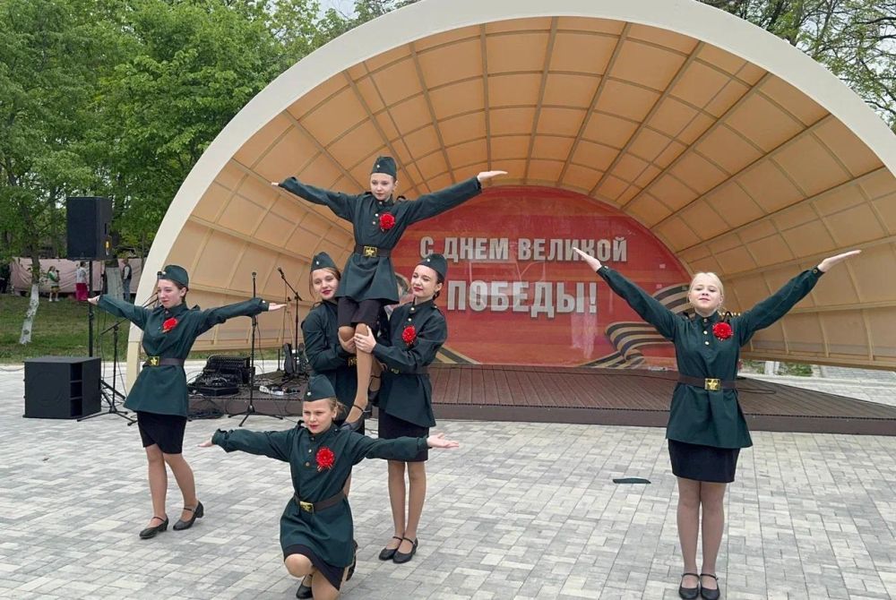 Гала-концерт фестиваля-конкурса "Победная весна", посвященный 80-летию Победы, состоялся в Геническе Гала-концерт фестиваля-конкурса "Победная весна", посвященный 80-летию Победы, состоялся в Геническе