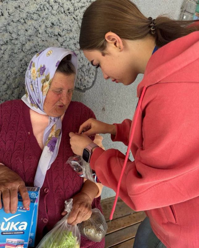 Первые Громовской школы присоединились к Всероссийской акции «Георгиевская ленточка» Первые Громовской школы присоединились к Всероссийской акции «Георгиевская ленточка»
