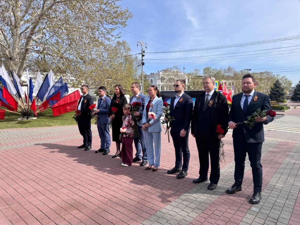По поручению Губернатора Херсонской области Владимира Сальдо, в рамках проведения праздничных мероприятий к 80-летию Великой Победы, делегация Херсонской области во главе с заместителем Губернатора – Руководителем... По поручению Губернатора Херсонской области Владимира Сальдо, в рамках проведения праздничных мероприятий к 80-летию Великой Победы, делегация Херсонской области во главе с заместителем Губернатора – Руководителем...