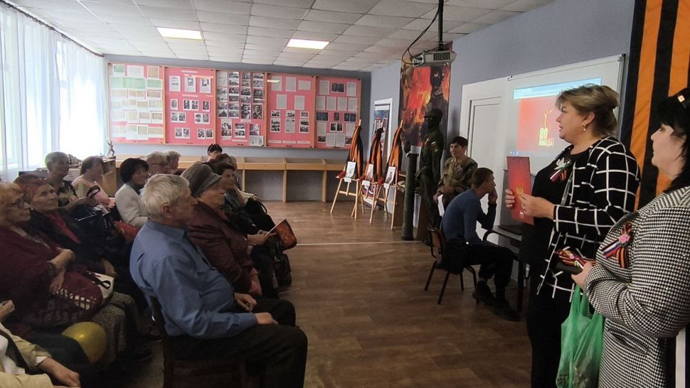 В преддверии праздника Великой Победы, Глава Великолепетихского муниципального округа Ольга Барановская поздравила подопечных клуба «Вдохновение» ГБУ ХО "Великолепетихский комплексный центр социального обслуживания... В преддверии праздника Великой Победы, Глава Великолепетихского муниципального округа Ольга Барановская поздравила подопечных клуба «Вдохновение» ГБУ ХО "Великолепетихский комплексный центр социального обслуживания...