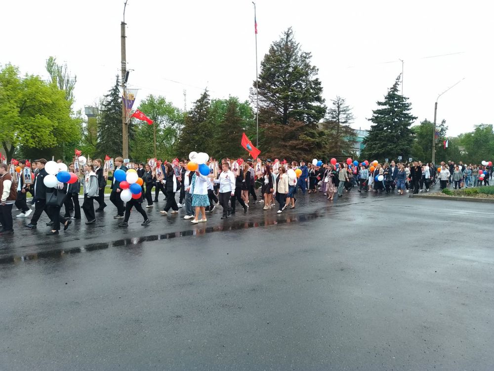В Новотроицком муниципальном округе прошла масштабная акция «Бессмертный полк»! Более 1000 человек собрались, чтобы почтить память героев Великой Отечественной войны В Новотроицком муниципальном округе прошла масштабная акция «Бессмертный полк»! Более 1000 человек собрались, чтобы почтить память героев Великой Отечественной войны
