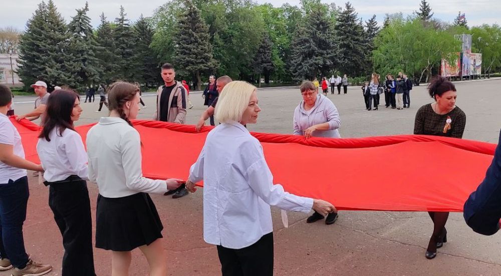 В Херсонскую область доставлена частица Вечного огня с Мамаева кургана (Волгоград) в рамках всероссийской акции «Пламя героев» В Херсонскую область доставлена частица Вечного огня с Мамаева кургана (Волгоград) в рамках всероссийской акции «Пламя героев»