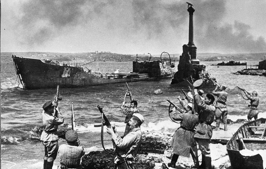 9 мая 1944 года от немецко-фашистских захватчиков освобождён легендарный город русской воинской славы - Севастополь 9 мая 1944 года от немецко-фашистских захватчиков освобождён легендарный город русской воинской славы - Севастополь