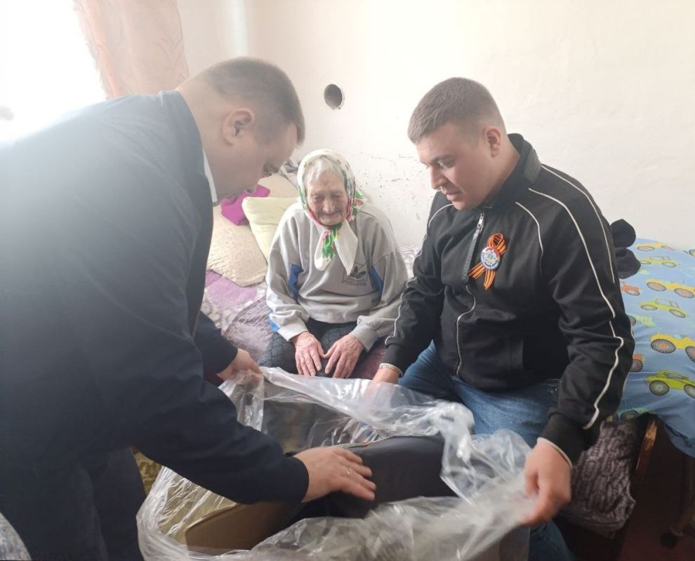 В День Победы труженице тыла доставили инвалидную коляску В День Победы труженице тыла доставили инвалидную коляску
