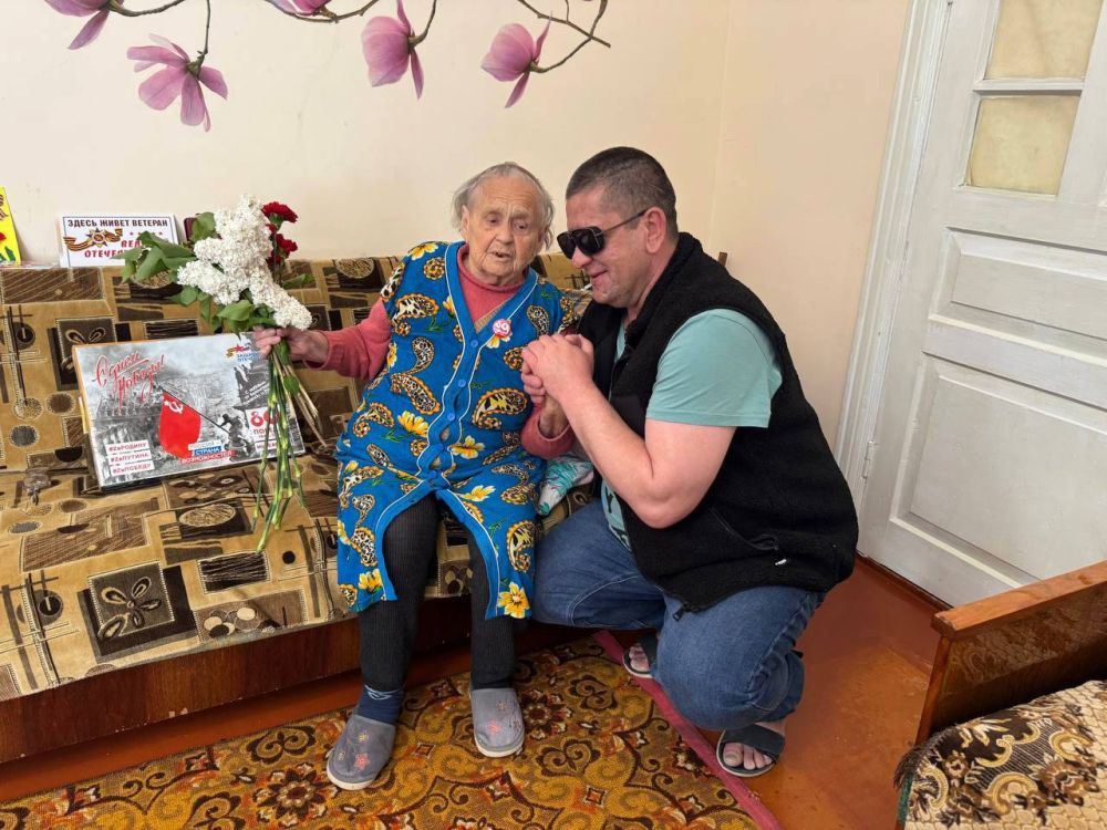 Евгений Овечкин, ветеран СВО, в день Великой Победы навестил Зою Игнатьевну, ветерана Великой Отечественной войны Евгений Овечкин, ветеран СВО, в день Великой Победы навестил Зою Игнатьевну, ветерана Великой Отечественной войны