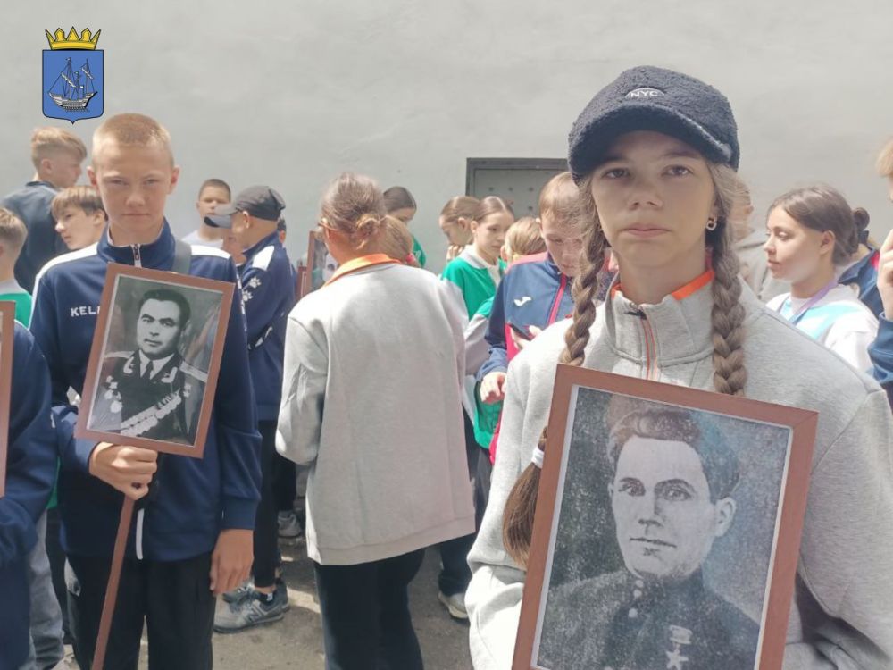 Школьники Алешкинского округа приняли участие в акции "Бессмертный полк" в Анапе Школьники Алешкинского округа приняли участие в акции "Бессмертный полк" в Анапе