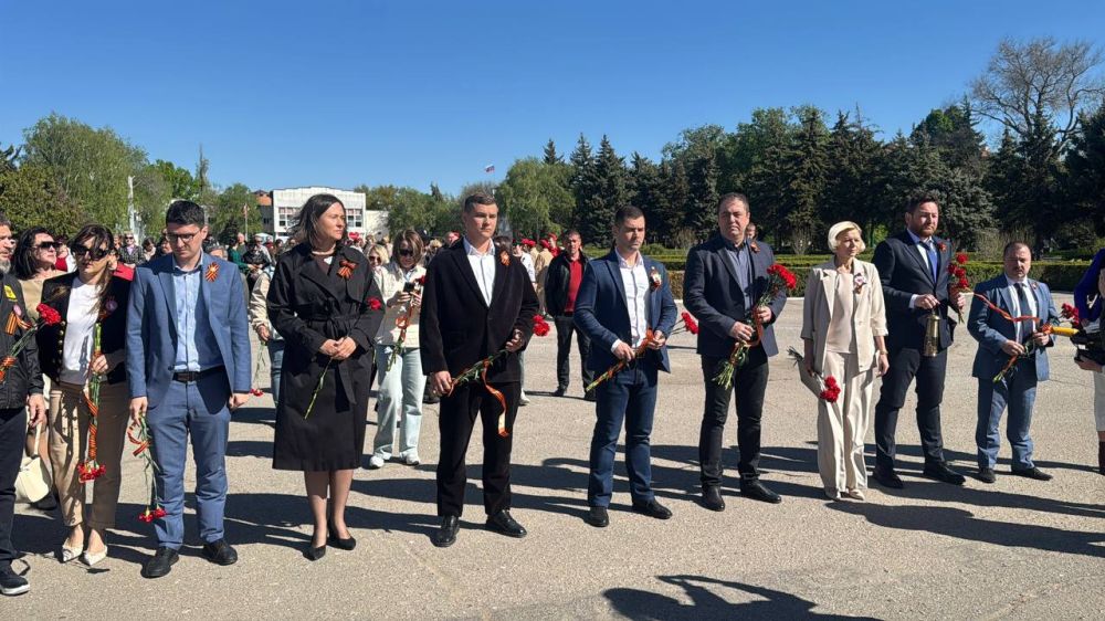 В Херсонскую область доставлена частица Вечного огня с Мамаева кургана (Волгоград) в рамках всероссийской акции «Пламя героев» В Херсонскую область доставлена частица Вечного огня с Мамаева кургана (Волгоград) в рамках всероссийской акции «Пламя героев»