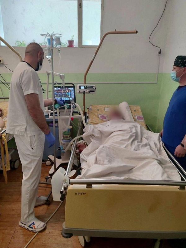 Анестезиологи из шеф-региона продолжают гуманитарную миссию в Скадовской больнице Анестезиологи из шеф-региона продолжают гуманитарную миссию в Скадовской больнице