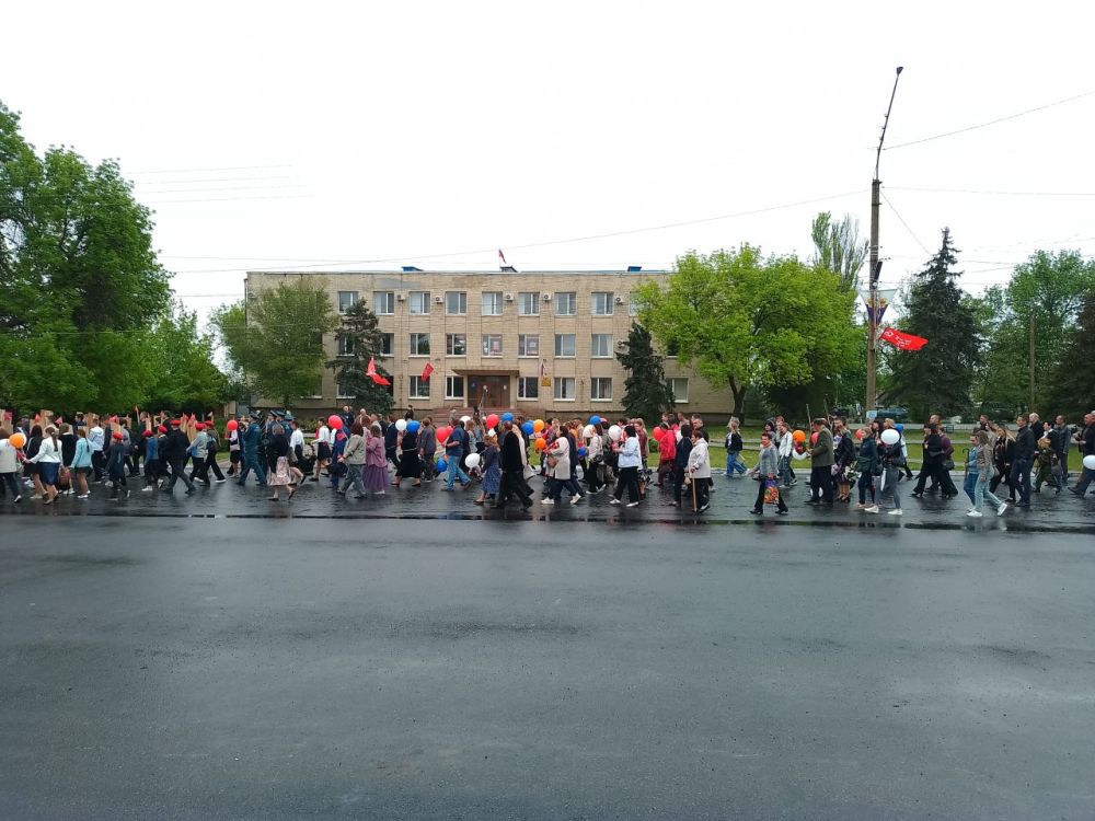 В Новотроицком муниципальном округе прошла масштабная акция «Бессмертный полк»! Более 1000 человек собрались, чтобы почтить память героев Великой Отечественной войны В Новотроицком муниципальном округе прошла масштабная акция «Бессмертный полк»! Более 1000 человек собрались, чтобы почтить память героев Великой Отечественной войны