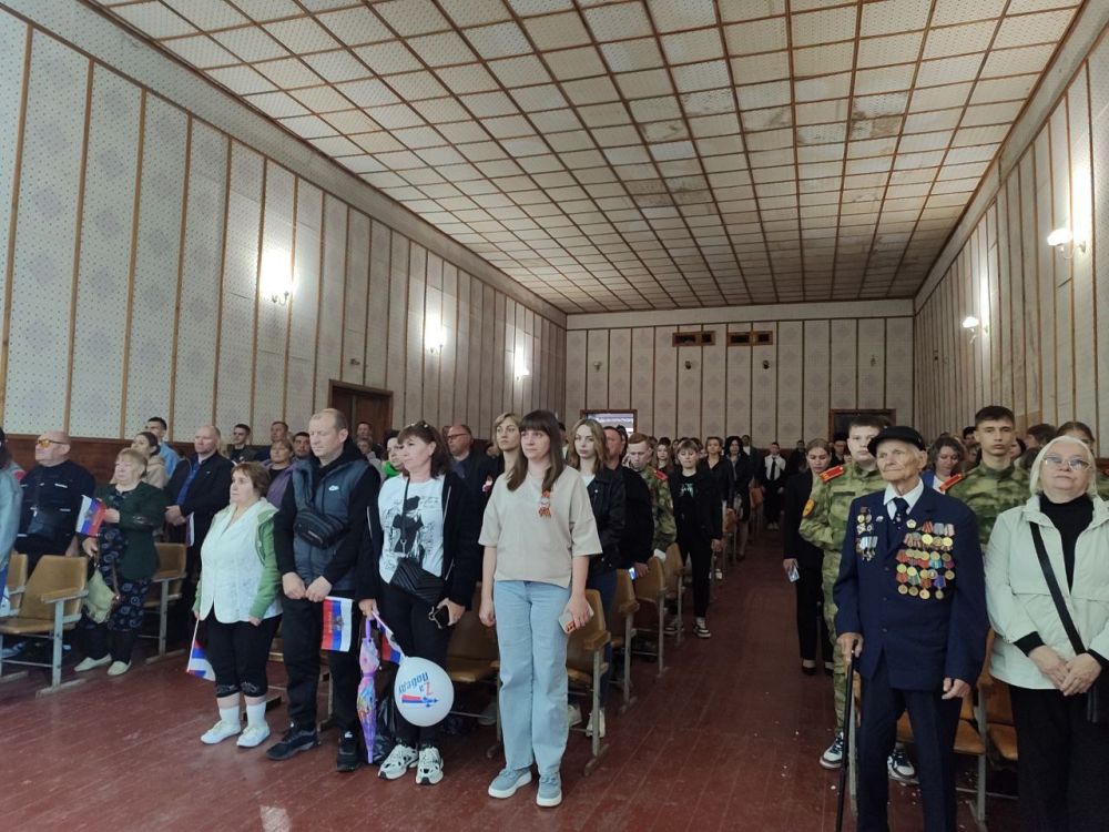 В пгт.Сивашское были проведены торжественный митинг и праздничный концерт "Победный май, священная весна!", посвященные Дню Великой Победы В пгт.Сивашское были проведены торжественный митинг и праздничный концерт "Победный май, священная весна!", посвященные Дню Великой Победы
