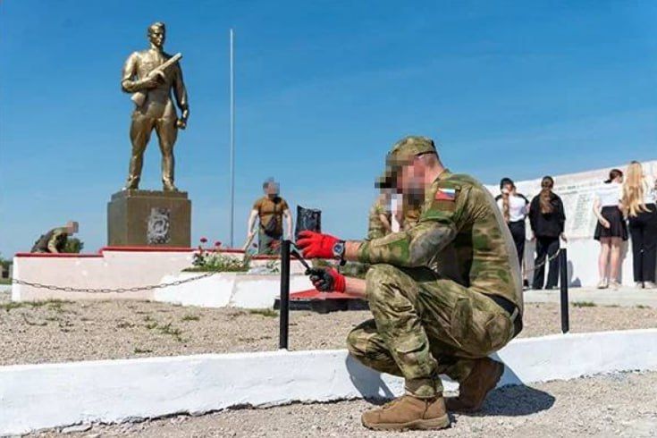 Бойцы специальной военной операции восстановили памятник Неизвестному Солдату в Новотроицком округе Бойцы специальной военной операции восстановили памятник Неизвестному Солдату в Новотроицком округе