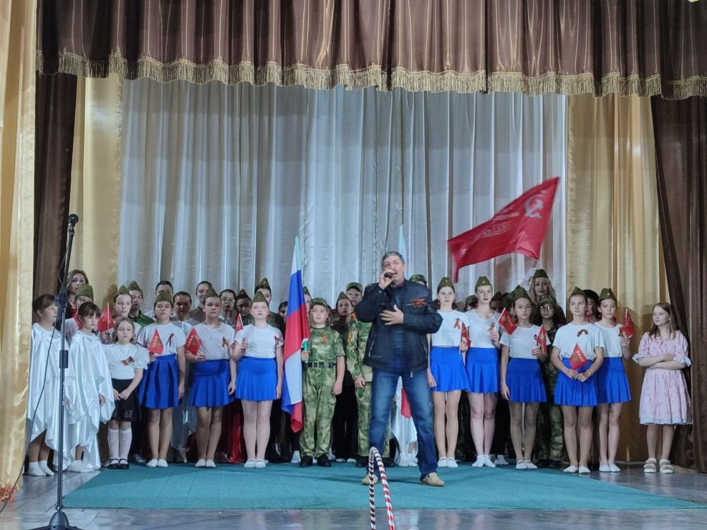 В пгт.Сивашское были проведены торжественный митинг и праздничный концерт "Победный май, священная весна!", посвященные Дню Великой Победы В пгт.Сивашское были проведены торжественный митинг и праздничный концерт "Победный май, священная весна!", посвященные Дню Великой Победы