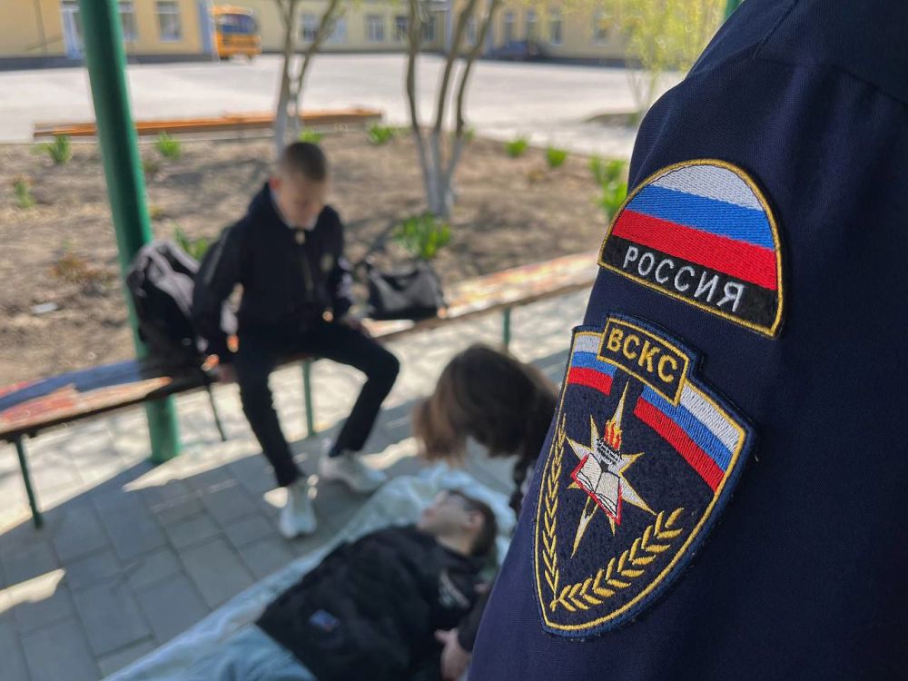 Добровольцы ВСКС провели мастер-класс по оказанию первой помощи для учеников Генической школы №4 Добровольцы ВСКС провели мастер-класс по оказанию первой помощи для учеников Генической школы №4