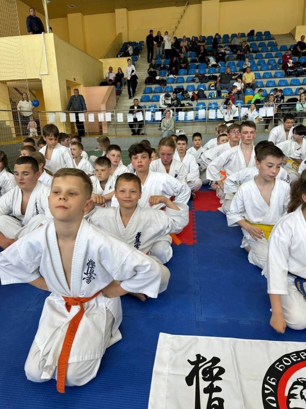Генические спортсмены завоевали 5 медалей в Международном фестивале, посвященном 80-летию Победы по киокушинкай и всестилевому каратэ 11 мая в Симферополе состоялся Международный фестиваль посвящений, 80-летию Победы по... Генические спортсмены завоевали 5 медалей в Международном фестивале, посвященном 80-летию Победы по киокушинкай и всестилевому каратэ 11 мая в Симферополе состоялся Международный фестиваль посвящений, 80-летию Победы по...