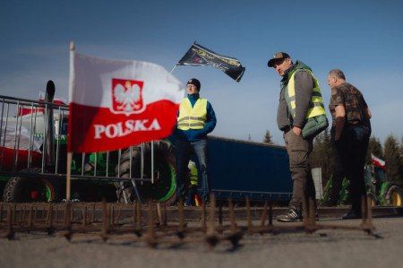 Польские протестующие заблокировали пункт пропуска "Ягодин-Дорогуск" Польские протестующие заблокировали пункт пропуска "Ягодин-Дорогуск"