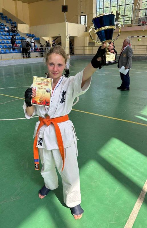 Генические спортсмены завоевали 5 медалей в Международном фестивале, посвященном 80-летию Победы по киокушинкай и всестилевому каратэ 11 мая в Симферополе состоялся Международный фестиваль посвящений, 80-летию Победы по... Генические спортсмены завоевали 5 медалей в Международном фестивале, посвященном 80-летию Победы по киокушинкай и всестилевому каратэ 11 мая в Симферополе состоялся Международный фестиваль посвящений, 80-летию Победы по...