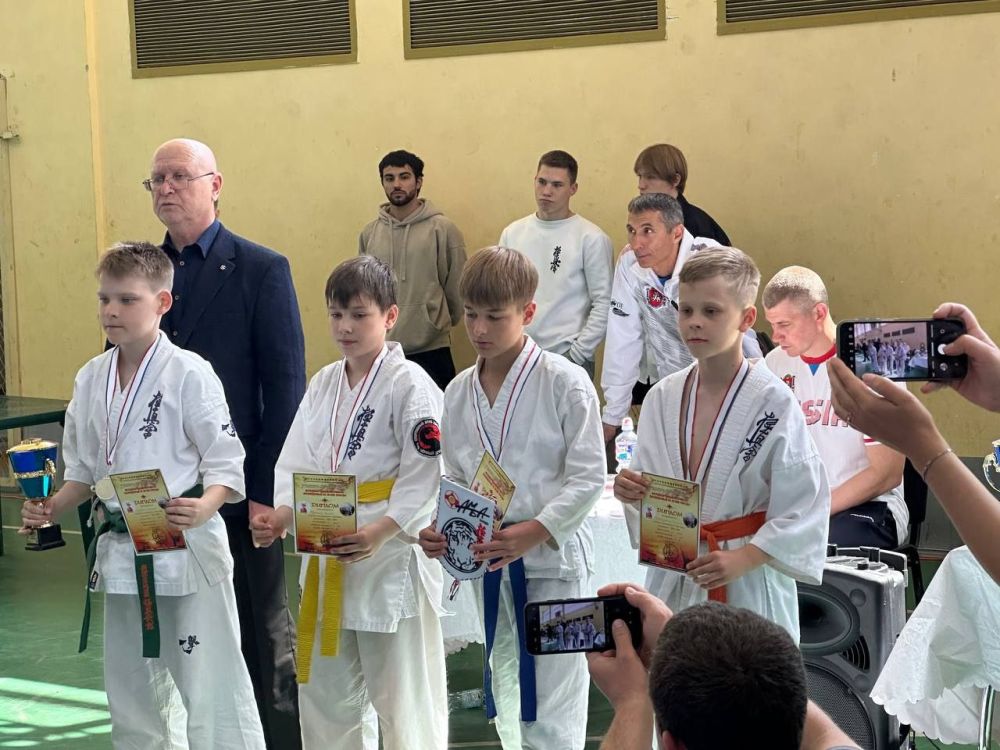 Генические спортсмены завоевали 5 медалей в Международном фестивале, посвященном 80-летию Победы по киокушинкай и всестилевому каратэ 11 мая в Симферополе состоялся Международный фестиваль посвящений, 80-летию Победы по... Генические спортсмены завоевали 5 медалей в Международном фестивале, посвященном 80-летию Победы по киокушинкай и всестилевому каратэ 11 мая в Симферополе состоялся Международный фестиваль посвящений, 80-летию Победы по...