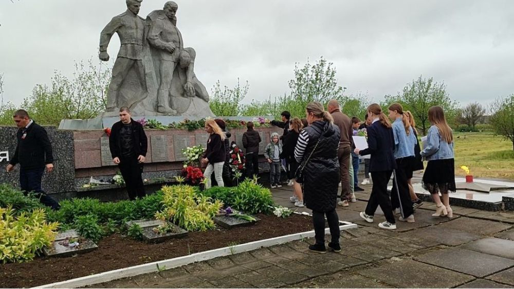 В Новотроицком муниципальном округе празднование 80летия Великой Победы прошло на полномасштабном уровне – мероприятия охватили все уголки нашего округа и практически все культурные центры и села! Вот краткий обзор прошедших... В Новотроицком муниципальном округе празднование 80летия Великой Победы прошло на полномасштабном уровне – мероприятия охватили все уголки нашего округа и практически все культурные центры и села! Вот краткий обзор прошедших...
