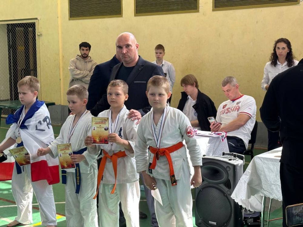 Генические спортсмены завоевали 5 медалей в Международном фестивале, посвященном 80-летию Победы по киокушинкай и всестилевому каратэ 11 мая в Симферополе состоялся Международный фестиваль посвящений, 80-летию Победы по... Генические спортсмены завоевали 5 медалей в Международном фестивале, посвященном 80-летию Победы по киокушинкай и всестилевому каратэ 11 мая в Симферополе состоялся Международный фестиваль посвящений, 80-летию Победы по...