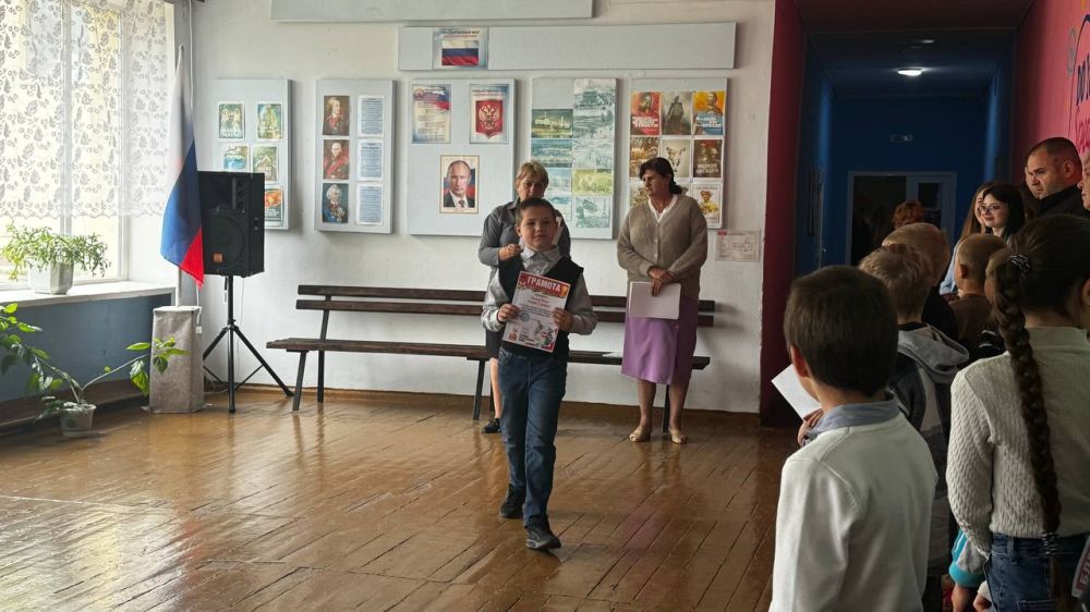В Добропольской школе наградили активных участников мероприятий к 80-летию Победы В Добропольской школе наградили активных участников мероприятий к 80-летию Победы