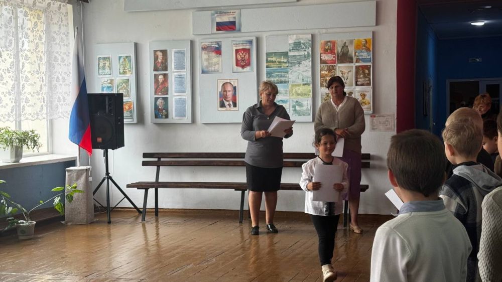 В Добропольской школе наградили активных участников мероприятий к 80-летию Победы В Добропольской школе наградили активных участников мероприятий к 80-летию Победы