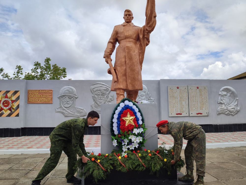 «Бессмертный полк» и «Забег Победы» в Новоалександровской школе «Бессмертный полк» и «Забег Победы» в Новоалександровской школе