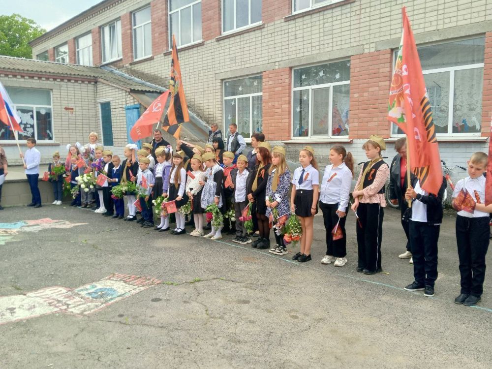 «Бессмертный полк» и «Забег Победы» в Новоалександровской школе «Бессмертный полк» и «Забег Победы» в Новоалександровской школе
