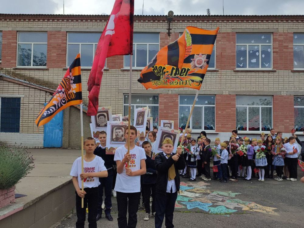 «Бессмертный полк» и «Забег Победы» в Новоалександровской школе «Бессмертный полк» и «Забег Победы» в Новоалександровской школе