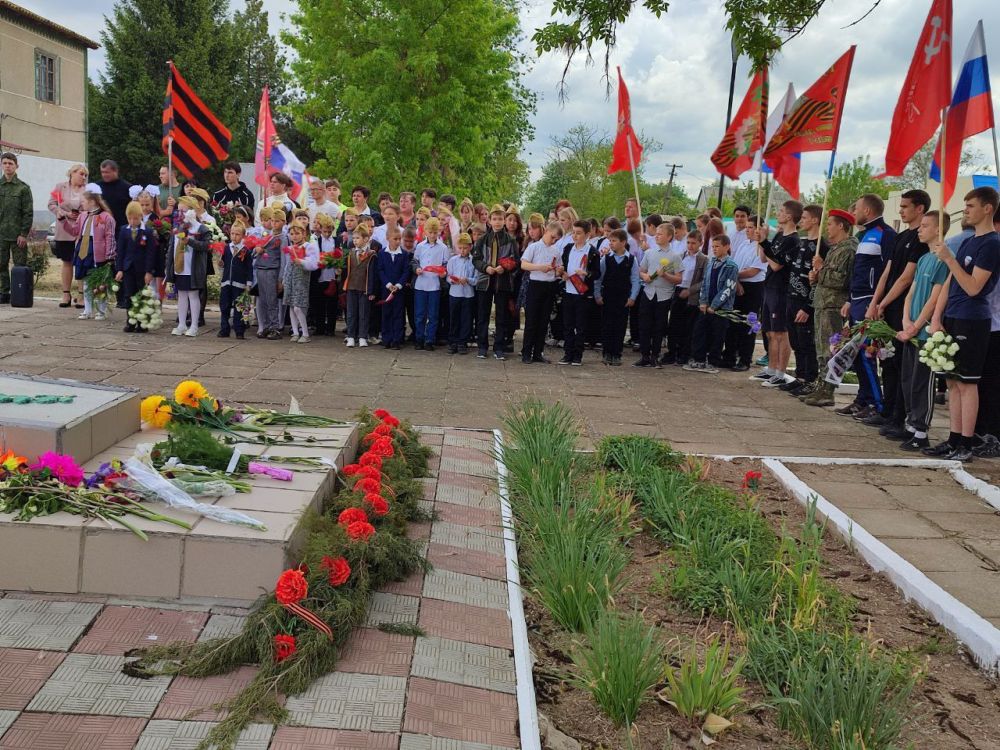 «Бессмертный полк» и «Забег Победы» в Новоалександровской школе «Бессмертный полк» и «Забег Победы» в Новоалександровской школе