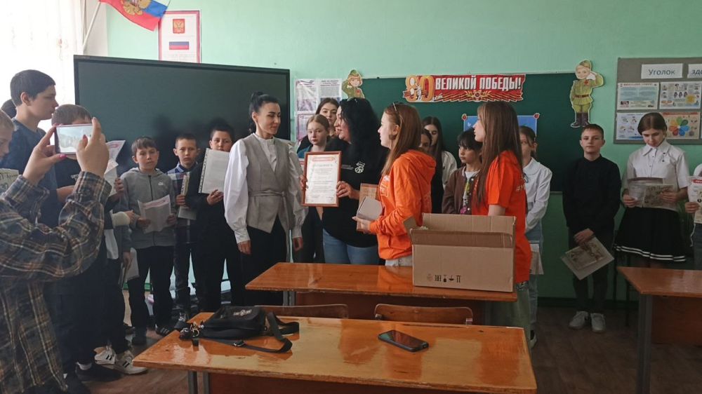 Победители грантов - добровольцы #МЫВМЕСТЕ вручили благодарности школе 1 и её учащимся Победители грантов - добровольцы #МЫВМЕСТЕ вручили благодарности школе 1 и её учащимся