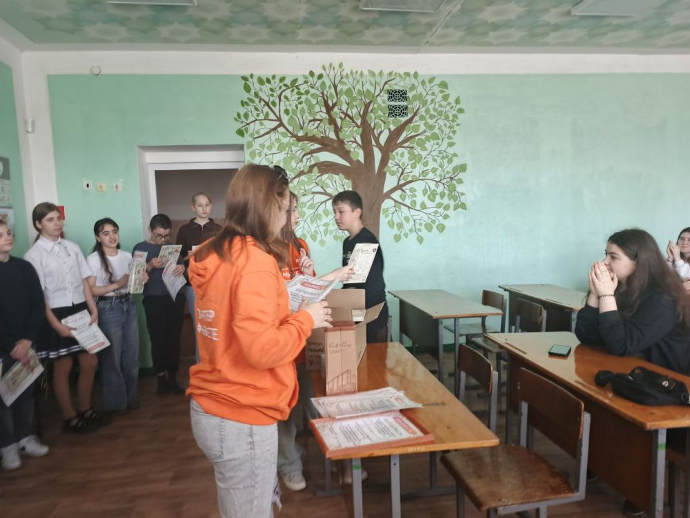 Победители грантов - добровольцы #МЫВМЕСТЕ вручили благодарности школе 1 и её учащимся Победители грантов - добровольцы #МЫВМЕСТЕ вручили благодарности школе 1 и её учащимся