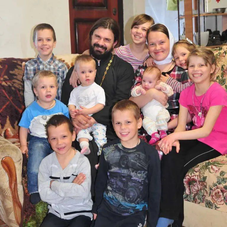 Спасая солдата, на СВО погиб православный священник Спасая солдата, на СВО погиб православный священник