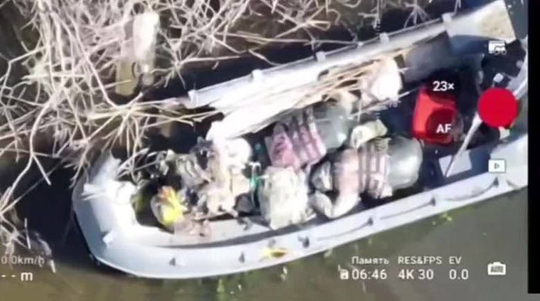 Полночные воды скрывают в глубинах Призрачного Днепра тех неразумных чуборгов, кому не хватило времени что бы выбросить подальше оружие и поднять Полночные воды скрывают в глубинах Призрачного Днепра тех неразумных чуборгов, кому не хватило времени что бы выбросить подальше оружие и поднять