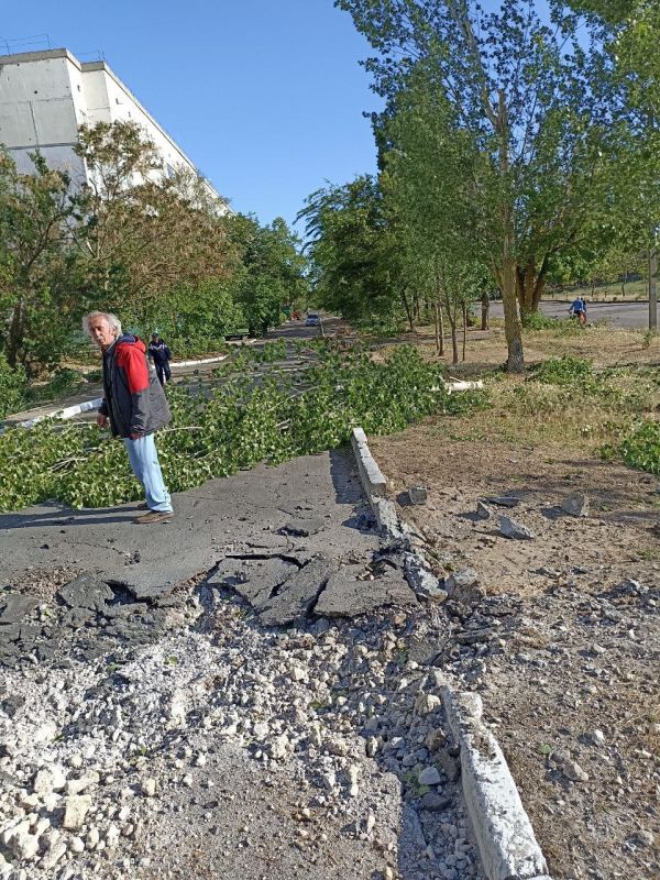 Енот из Херсона: 19.05.2025 - украинские террористы продолжают совершать атаки по гражданской инфраструктуре Енот из Херсона: 19.05.2025 - украинские террористы продолжают совершать атаки по гражданской инфраструктуре