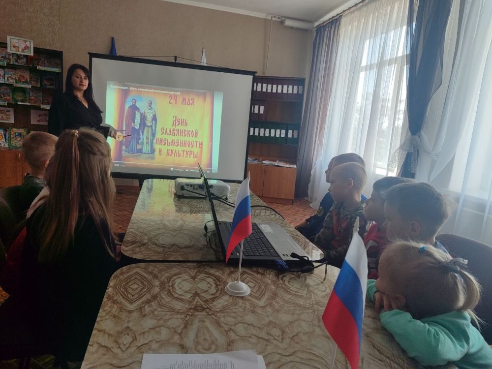 Тематические занятия, посвященные Дню славянской письменности и культуры, прошли в Тавричанском детском саду "Ромашка" Тематические занятия, посвященные Дню славянской письменности и культуры, прошли в Тавричанском детском саду "Ромашка"