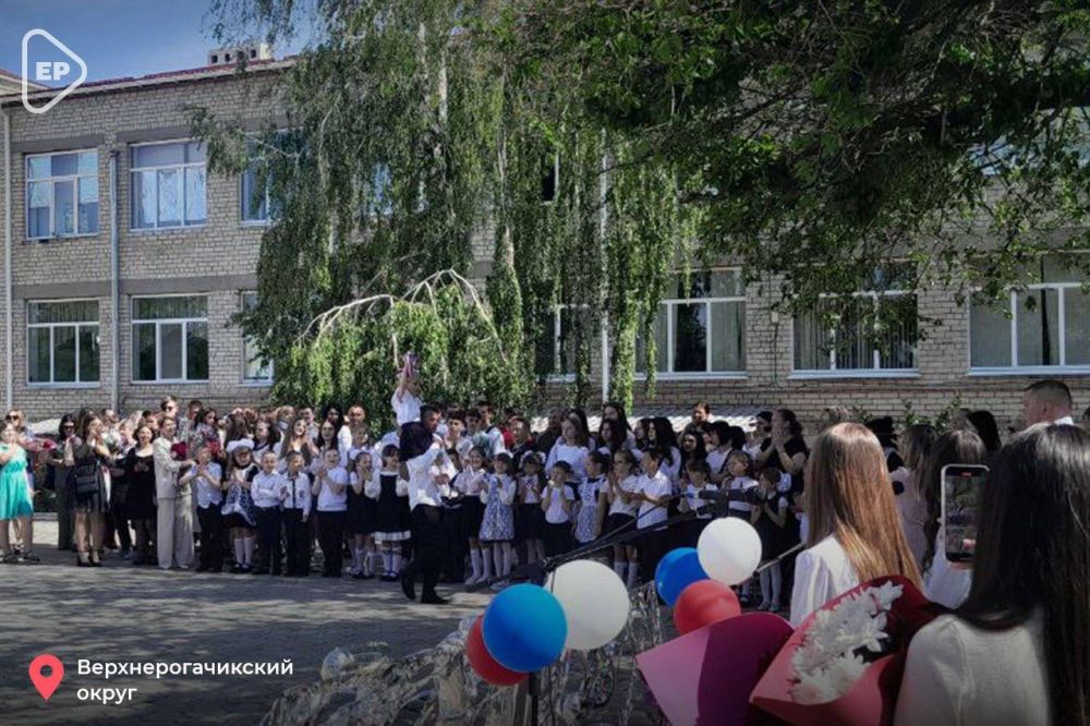 Сегодня в школах Херсонской области и всей России прозвенел Последний звонок! Сегодня в школах Херсонской области и всей России прозвенел Последний звонок!