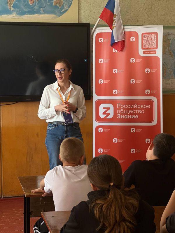 Председатель Избирательной комиссии Херсонской области Марина Захарова провела лекции для учеников Азовской и Счастливцевской школ Председатель Избирательной комиссии Херсонской области Марина Захарова провела лекции для учеников Азовской и Счастливцевской школ