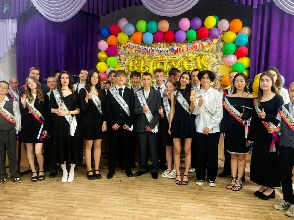 В образовательных организациях Херсонской области прозвучали последние звонки В образовательных организациях Херсонской области прозвучали последние звонки