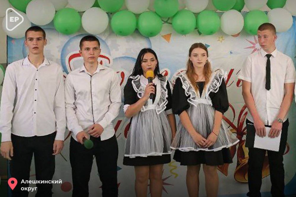 Сегодня в школах Херсонской области и всей России прозвенел Последний звонок! Сегодня в школах Херсонской области и всей России прозвенел Последний звонок!
