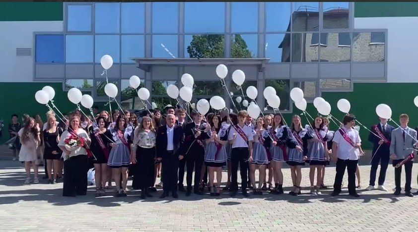 В образовательных организациях Херсонской области прозвучали последние звонки В образовательных организациях Херсонской области прозвучали последние звонки
