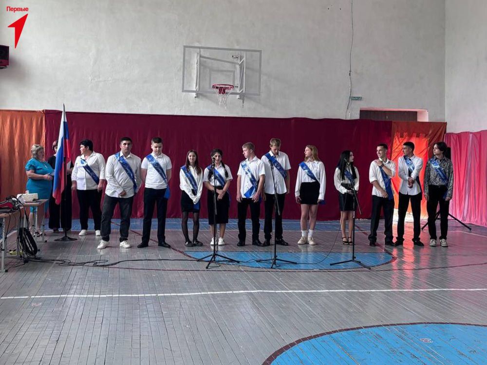 В Долматовской школе прошла торжественная линейка в честь последнего звонка