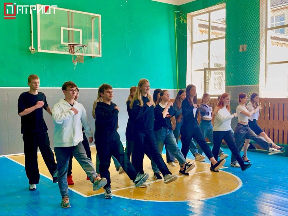 Шаг за шагом: Чонгарская молодежь в строю! Шаг за шагом: Чонгарская молодежь в строю!
