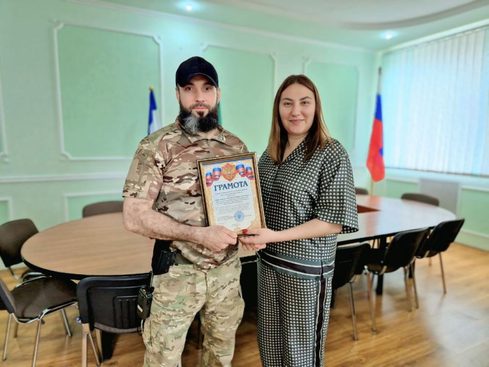Евгения Кузьменко: Вручила почетные грамоты военнослужащим росгвардейцам одного из подразделений Чеченской Республики