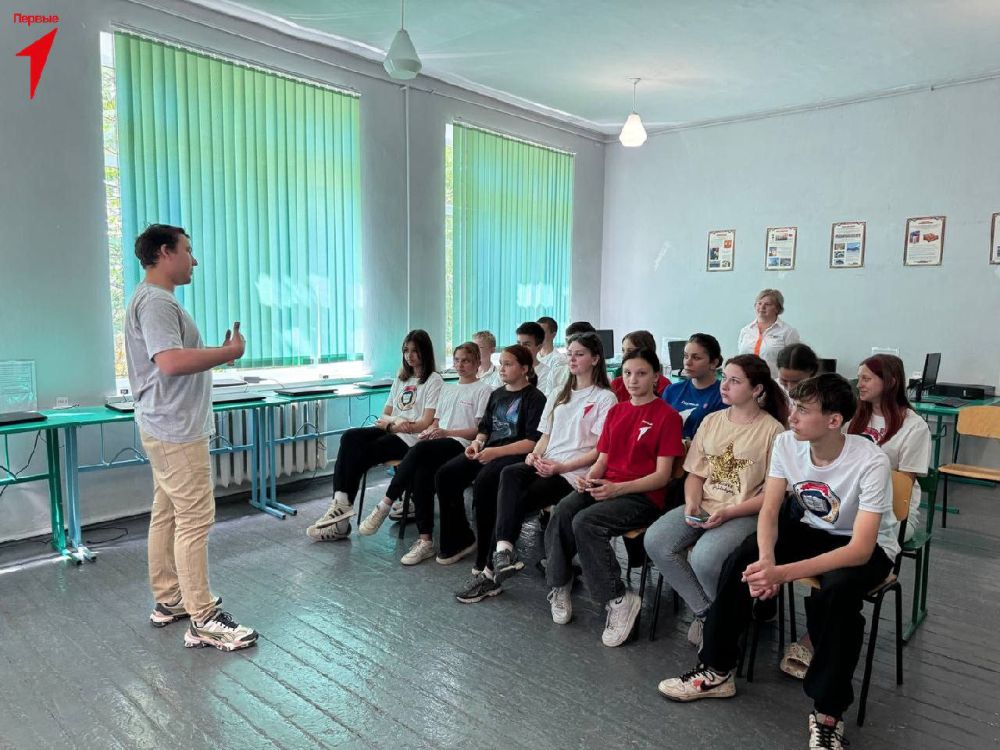 Ученикам Сивашской школы №2 рассказали о проектах Движения Первых Ученикам Сивашской школы №2 рассказали о проектах Движения Первых